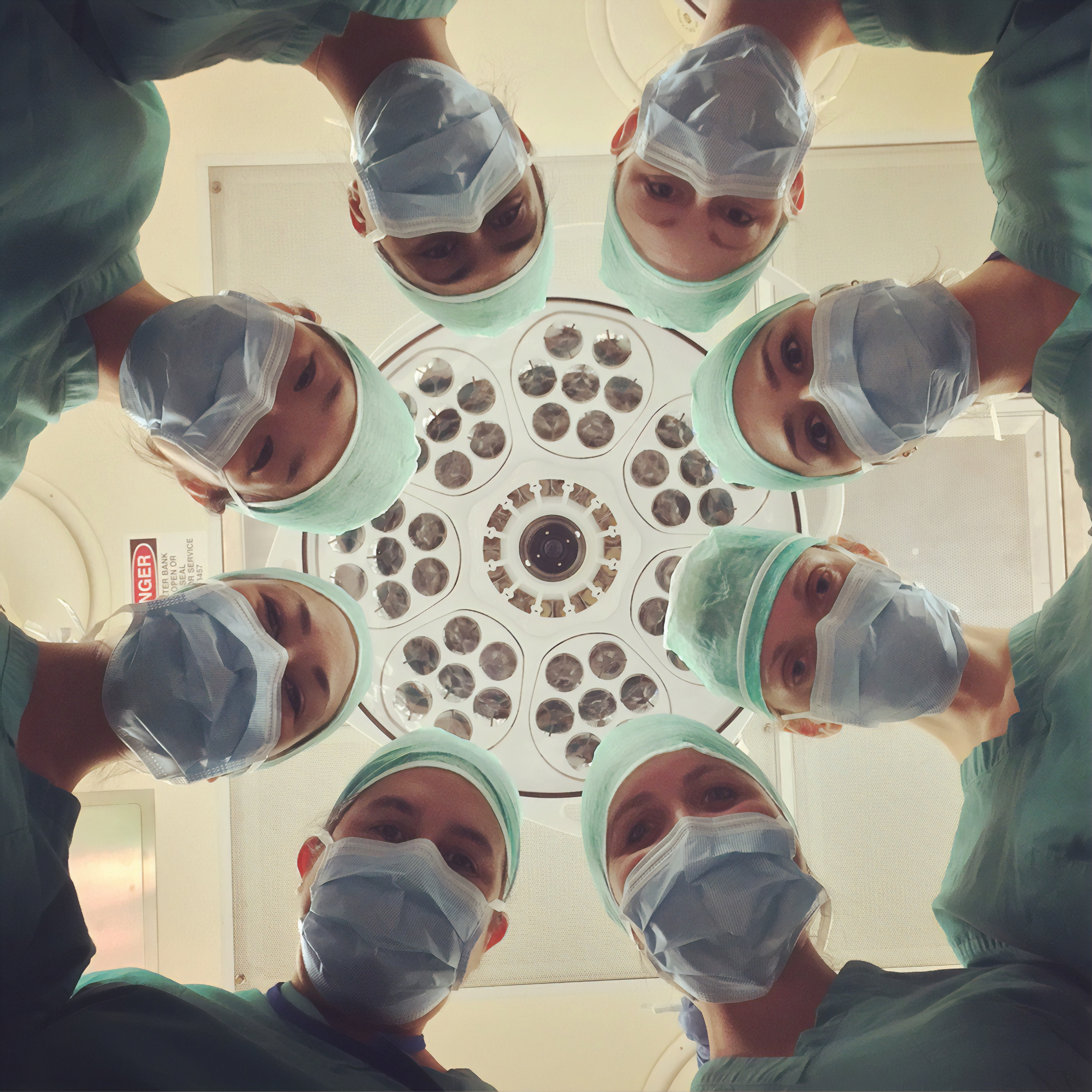 Eight surgeons and health professionals in an Operating Room